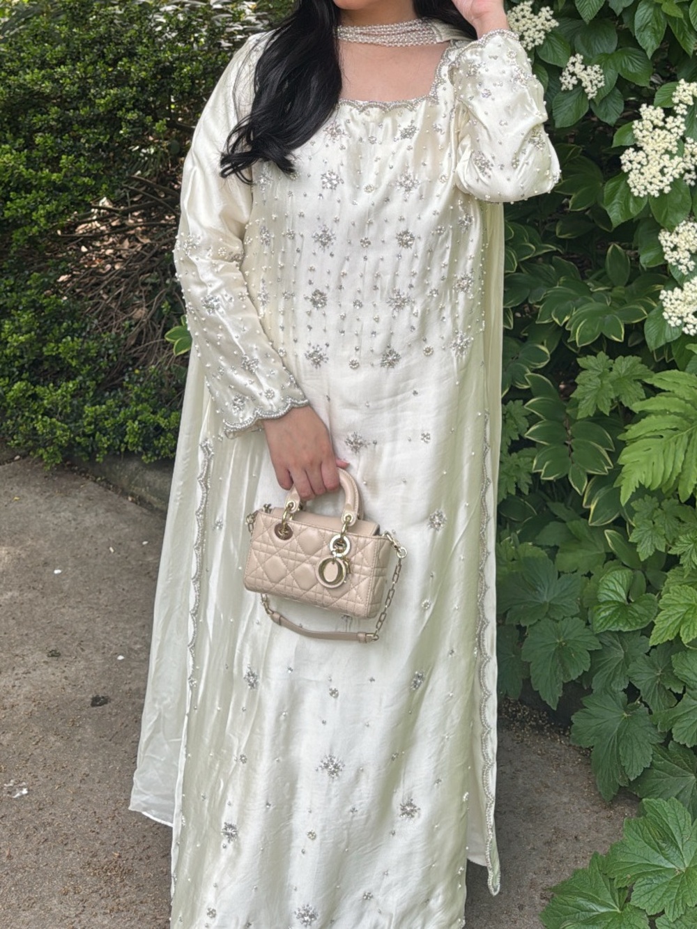 Chic ophicial - ivory swan 

Elegant Ivory Embellished Women's Dress